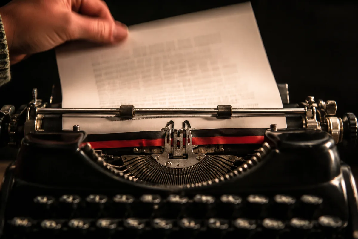 Typewriter buying checklist illustration